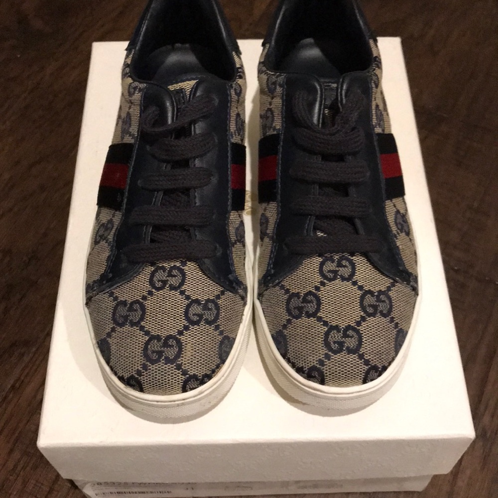 Kids Gucci tennis shoes red and navy